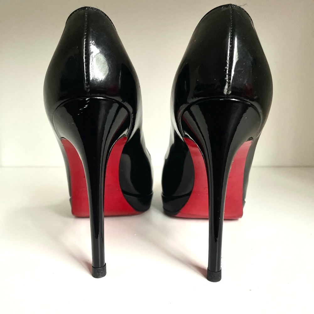 CHRISTIAN LOUBOUTIN simple heels